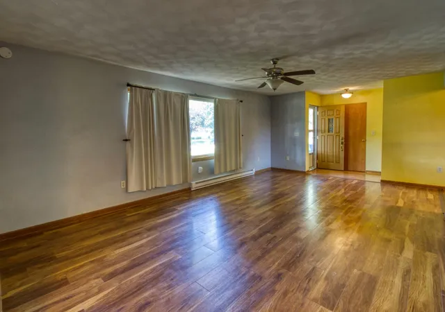 Photo 4 of Manufactured home for sale at 11 Barbara Dr, Columbia City, IN 46725 | MLS# 202637332 | Listing updated on 2026-09-22