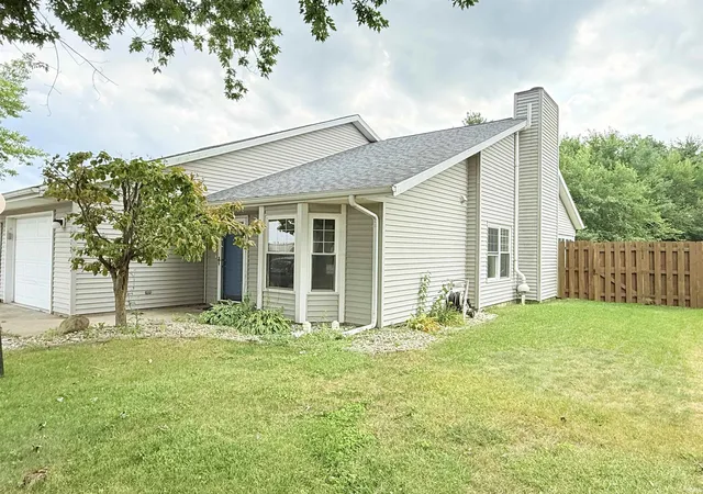Photo 3 of Condo for sale at 1527 W 31st Street, Marion, IN 46953 | MLS# 202637335 | Listing updated on 2026-09-28