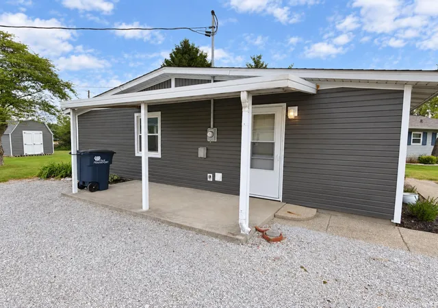 Photo 3 of Sale Pending at 506 N Crescent Ct, Frankfort, IN 46041 | MLS# 202637350 | Listing updated on 2026-09-14