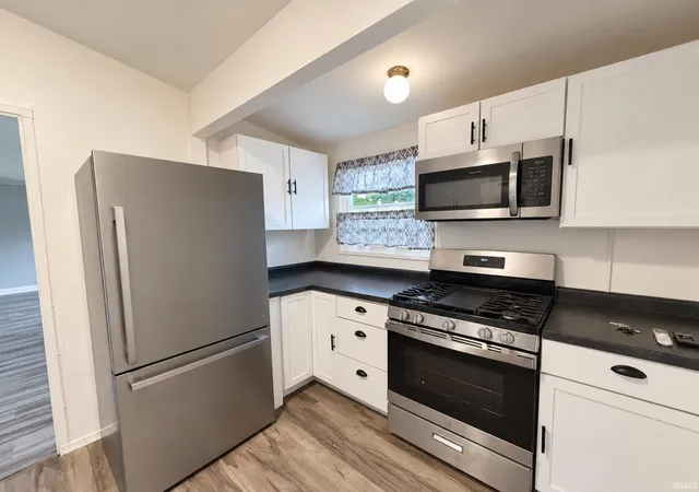 Photo 3 of Sale Pending at 506 N Crescent Ct, Frankfort, IN 46041 | MLS# 202637350 | Listing updated on 2026-09-14