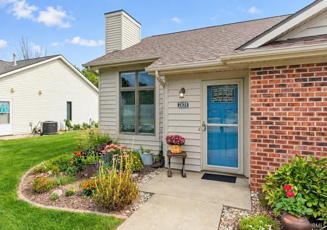 Photo 2 of Sale Pending at 2829 Hedgerow Pass, Fort Wayne, IN 46804 | MLS# 202637359 | Listing updated on 2026-09-12