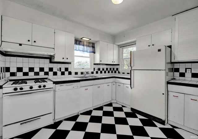 Photo 3 of Manufactured home for sale at 1033 E Maxwell Ln, Bloomington, IN 47401 | MLS# 202637361 | Listing updated on 2026-09-21