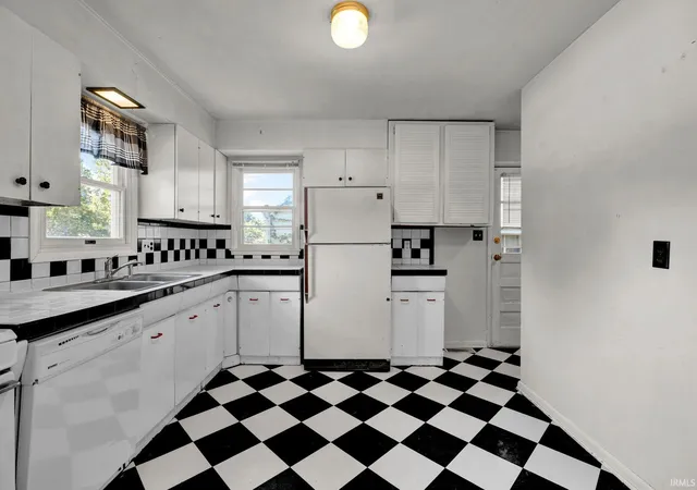 Photo 4 of Manufactured home for sale at 1033 E Maxwell Ln, Bloomington, IN 47401 | MLS# 202637361 | Listing updated on 2026-09-21