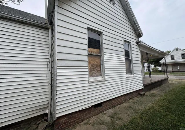 Photo 3 of Manufactured home for sale at 427 S Bedford Ave, Evansville, IN 47713 | MLS# 202637364 | Listing updated on 2026-09-10