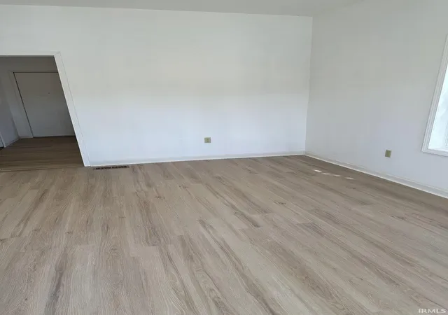 Photo 3 of Manufactured home for sale at 504 W Memorial Dr, Muncie, IN 47302 | MLS# 202637373 | Listing updated on 2026-09-14