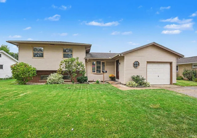 Photo 1 of Sale Pending at 1637 Gordon Dr, South Bend, IN 46635 | MLS# 202637397 | Listing updated on 2026-10-19