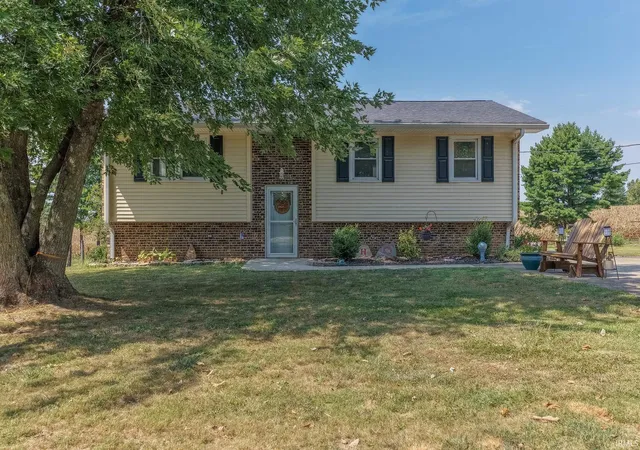 Photo 2 of Manufactured home for sale at 4255 N Blackford Rd, Mount Vernon, IN 47620 | MLS# 202637423 | Listing updated on 2026-09-11
