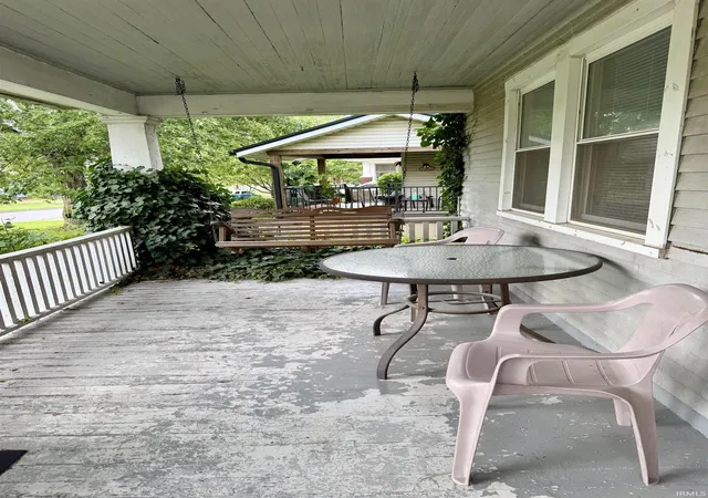 Photo 2 of Sale Pending at 320 S Cornell Cir, Fort Wayne, IN 46807 | MLS# 202637436 | Listing updated on 2026-09-15
