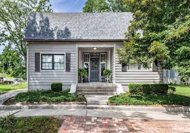 Photo 1 of Sale Pending at 1411 Parrett St, Evansville, IN 47713 | MLS# 202637439 | Listing updated on 2026-10-01