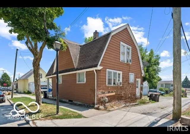 Photo 3 of Sale Pending at 415 Huffman St, Fort Wayne, IN 46808 | MLS# 202637449 | Listing updated on 2026-09-17