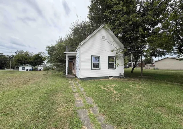 Manufactured home for sale at 713 S Governor St, Evansville, IN 47713 | MLS# 202637451