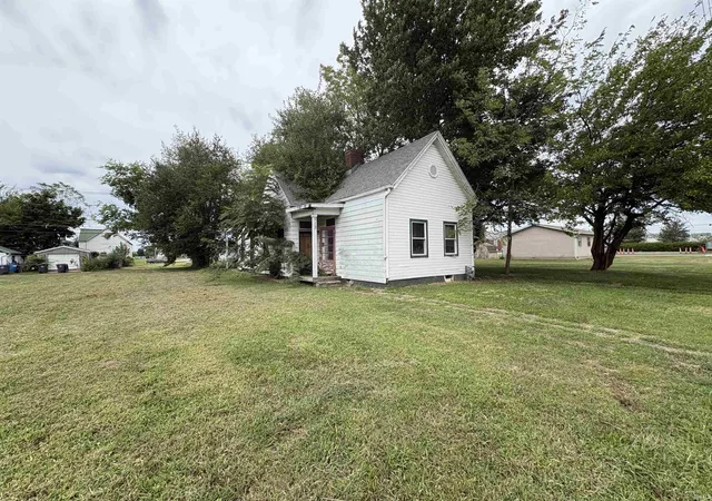 Photo 2 of Manufactured home for sale at 713 S Governor St, Evansville, IN 47713 | MLS# 202637451 | Listing updated on 2026-09-10