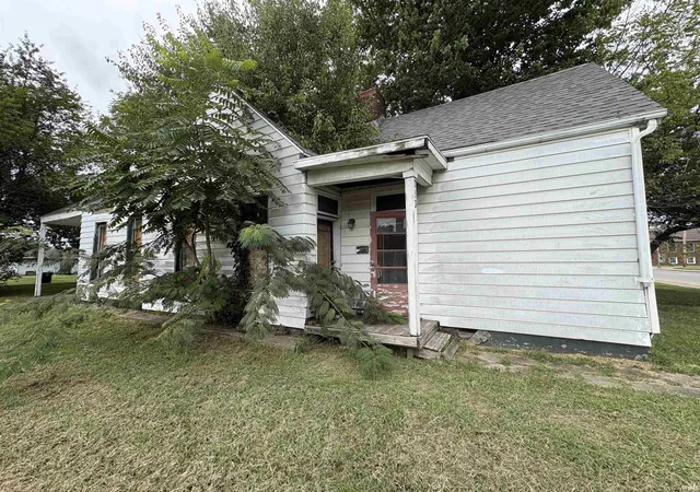 Photo 3 of Manufactured home for sale at 713 S Governor St, Evansville, IN 47713 | MLS# 202637451 | Listing updated on 2026-09-10
