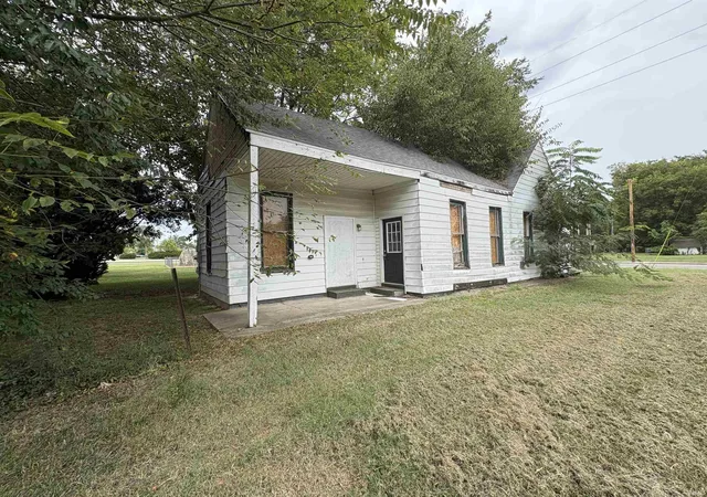 Photo 4 of Manufactured home for sale at 713 S Governor St, Evansville, IN 47713 | MLS# 202637451 | Listing updated on 2026-09-10