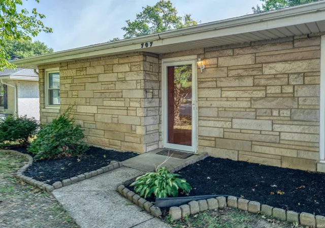 Photo 3 of Manufactured home for sale at 707 Wessel Ln, Evansville, IN 47712 | MLS# 202637453 | Listing updated on 2026-09-10