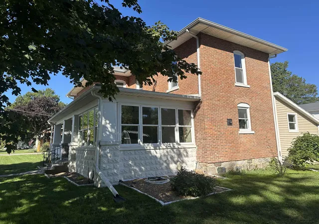 Photo 3 of Manufactured home for sale at 406 W Toledo St, Fremont, IN 46737 | MLS# 202637465 | Listing updated on 2026-09-11