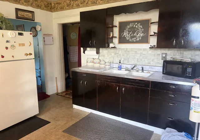 Photo 3 of Sale Pending at 321 W Arch St, Portland, IN 47371 | MLS# 202637470 | Listing updated on 2026-09-16