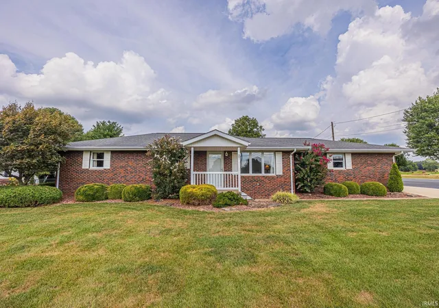 Manufactured home for sale at 372 E Sunset Dr, Huntingburg, IN 47542 | MLS# 202637475