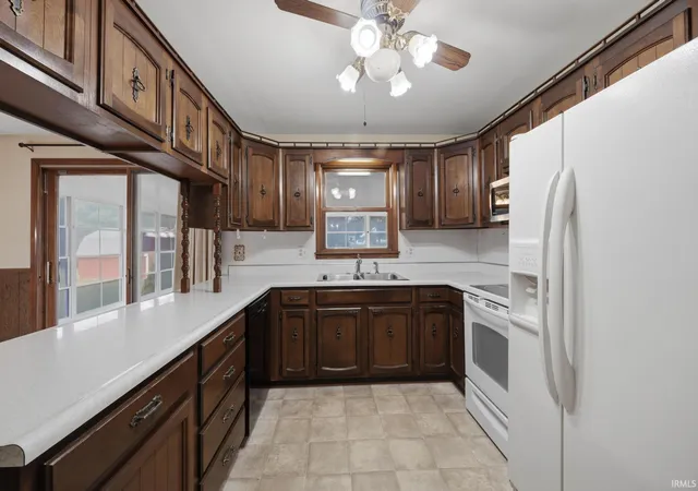 Photo 4 of Manufactured home for sale at 372 E Sunset Dr, Huntingburg, IN 47542 | MLS# 202637475 | Listing updated on 2026-09-17