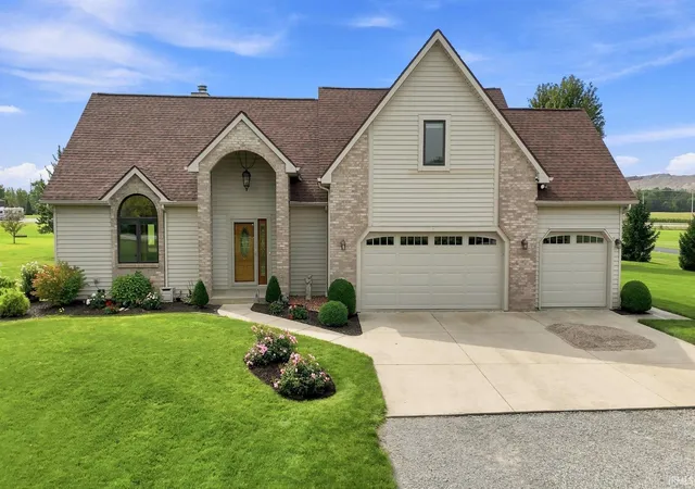 Photo 3 of Sale Pending at 6620 Hoagland Rd, Hoagland, IN 46745 | MLS# 202637478 | Listing updated on 2026-09-15