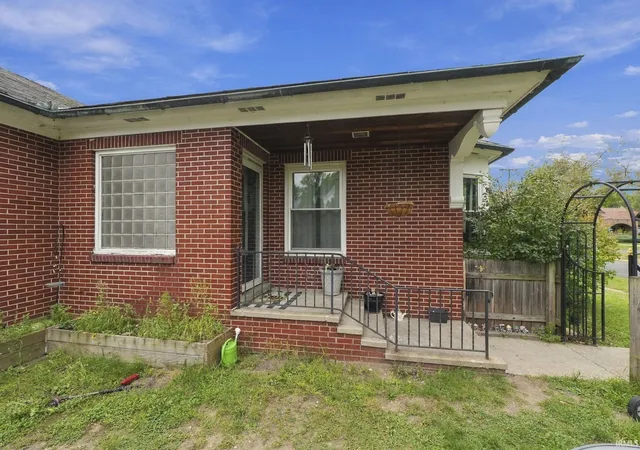 Photo 3 of Manufactured home for sale at 804 E Diamond St, Kendallville, IN 46755 | MLS# 202637496 | Listing updated on 2026-09-15