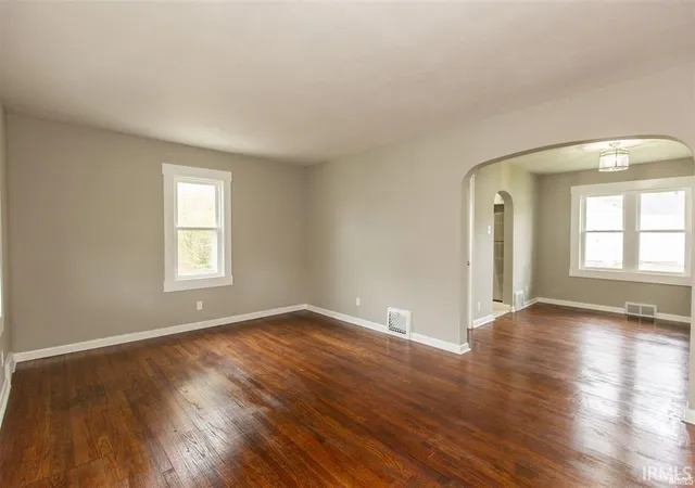 Photo 3 of Sale Pending at 814 E Eckman St, South Bend, IN 46614 | MLS# 202637505 | Listing updated on 2026-09-21