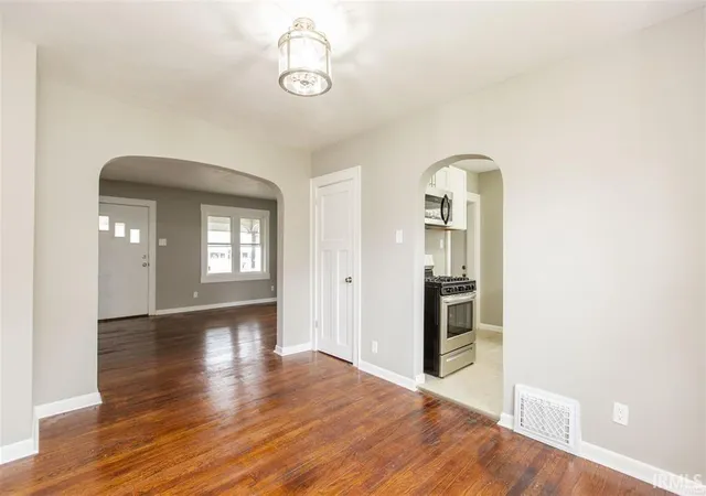 Photo 3 of Sale Pending at 814 E Eckman St, South Bend, IN 46614 | MLS# 202637505 | Listing updated on 2026-09-21