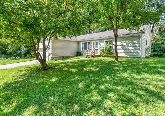 Photo 4 of Manufactured home for sale at 4222 W Curry Ct, Bloomington, IN 47403 | MLS# 202637509 | Listing updated on 2026-09-18