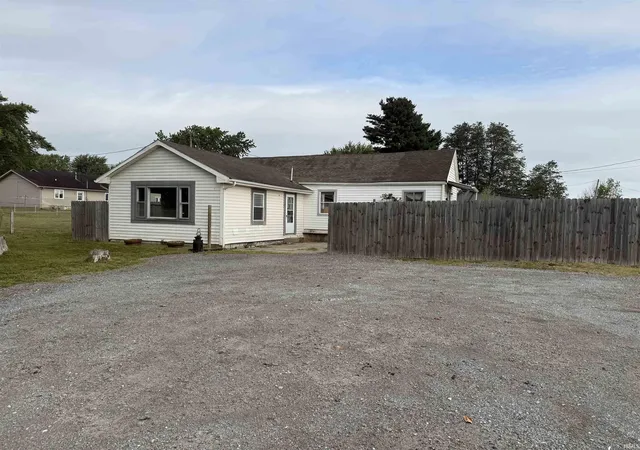 Photo 3 of Manufactured home for sale at 8746 W Us Hwy 40, Knightstown, IN 46148 | MLS# 202637542 | Listing updated on 2026-09-11