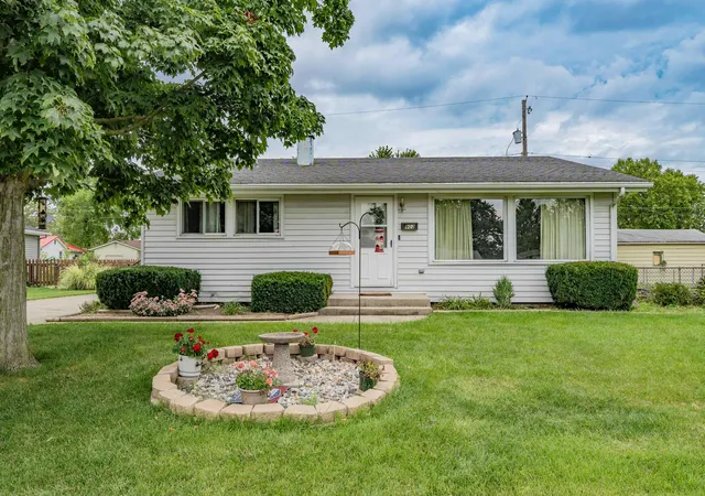 Photo 2 of Manufactured home for sale at 903 Elnora Dr, Fort Wayne, IN 46825 | MLS# 202637554 | Listing updated on 2026-09-11