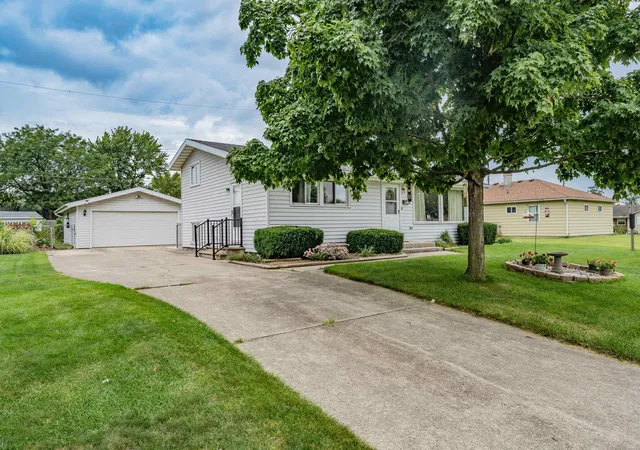 Photo 3 of Manufactured home for sale at 903 Elnora Dr, Fort Wayne, IN 46825 | MLS# 202637554 | Listing updated on 2026-09-11
