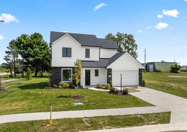 Manufactured home for sale at 1580 Mclaren Blvd, Fort Wayne, IN 46818 | MLS# 202637567