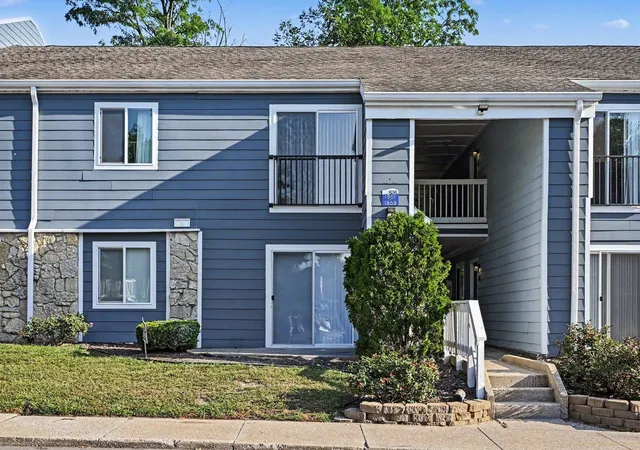 Condo for sale at 1801 Irish Way, South Bend, IN 46637 | MLS# 202637572