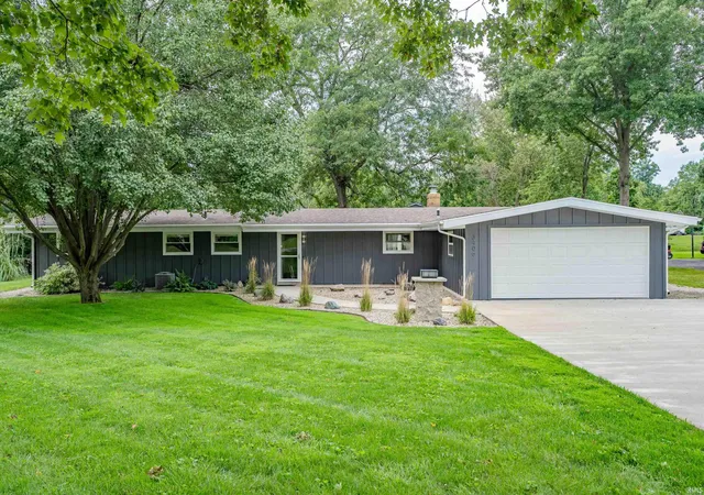 Photo 2 of Sale Pending at 3406 Van Orman Dr, Fort Wayne, IN 46804 | MLS# 202637582 | Listing updated on 2026-09-14