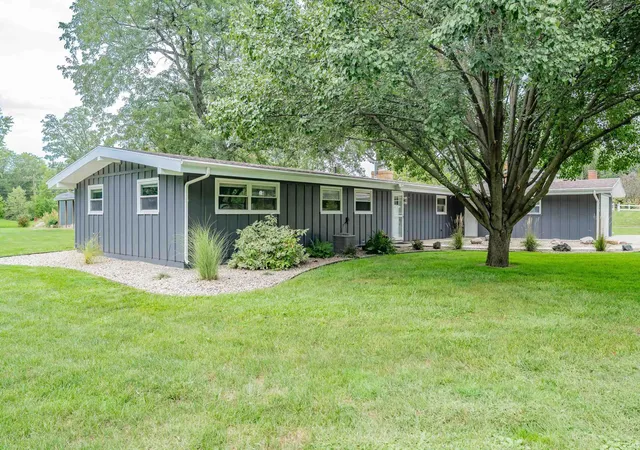 Photo 3 of Sale Pending at 3406 Van Orman Dr, Fort Wayne, IN 46804 | MLS# 202637582 | Listing updated on 2026-09-14