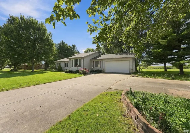 Photo 4 of Sale Pending at 111 Orchard Dr, Auburn, IN 46706 | MLS# 202637583 | Listing updated on 2026-09-14