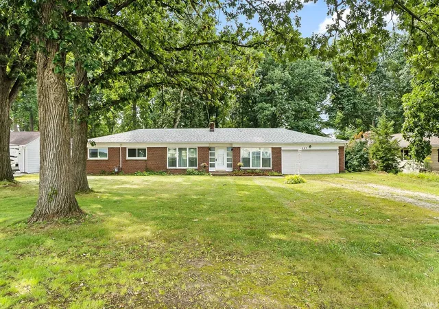 Manufactured home for sale at 827 W Ludwig Rd, Fort Wayne, IN 46825 | MLS# 202637598