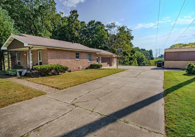Photo 2 of Manufactured home for sale at 209 Pine View Ln, Lafayette, IN 47905 | MLS# 202637628 | Listing updated on 2026-09-11