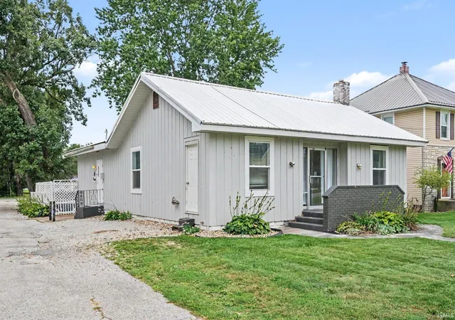 Photo 2 of Manufactured home for sale at 207 W Vistula St, Bristol, IN 46507 | MLS# 202637642 | Listing updated on 2026-09-11