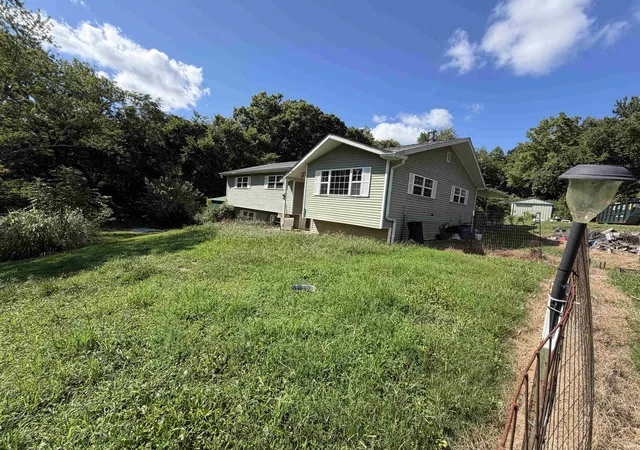 Photo 3 of Manufactured home for sale at 942 Sunny Acres Dr, Bedford, IN 47421 | MLS# 202637645 | Listing updated on 2026-09-11