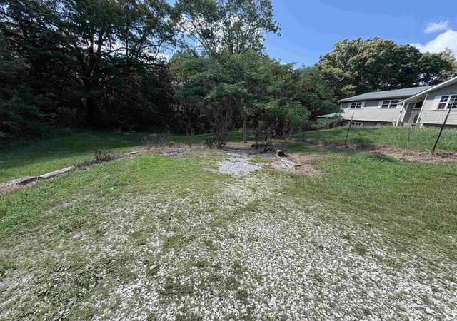 Photo 4 of Manufactured home for sale at 942 Sunny Acres Dr, Bedford, IN 47421 | MLS# 202637645 | Listing updated on 2026-09-11
