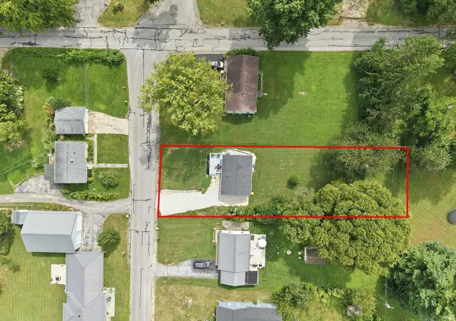Photo 2 of Manufactured home for sale at 109 W Ritter St, Ellettsville, IN 47429 | MLS# 202637659 | Listing updated on 2026-09-17