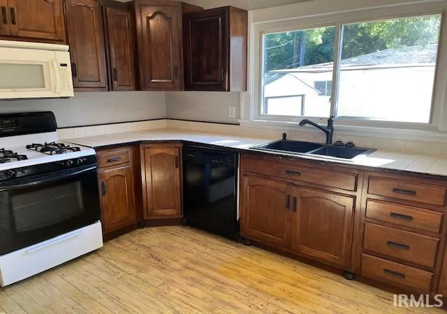 Photo 4 of Manufactured home for sale at 215 Rush St, Lakeville, IN 46536 | MLS# 202637679 | Listing updated on 2026-09-28