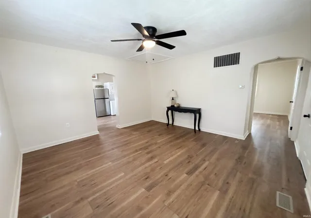 Photo 2 of Sale Pending at 1405 E Oregon St, Evansville, IN 47711 | MLS# 202637680 | Listing updated on 2026-09-14