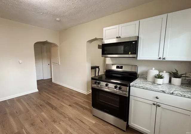 Photo 4 of Sale Pending at 1405 E Oregon St, Evansville, IN 47711 | MLS# 202637680 | Listing updated on 2026-09-14