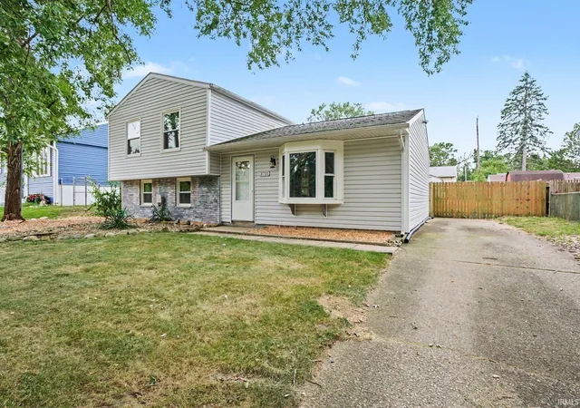 Photo 3 of Sale Pending at 3721 Riverside Dr, South Bend, IN 46628 | MLS# 202637683 | Listing updated on 2026-09-21