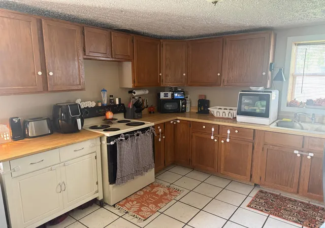 Photo 3 of Manufactured home for sale at 814 S Richmond St, Hartford City, IN 47348 | MLS# 202637729 | Listing updated on 2026-09-15