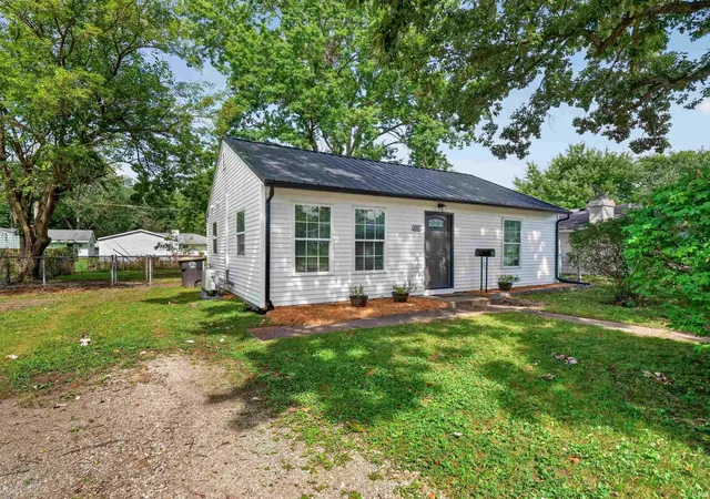 Manufactured home for sale at 2517 Vance Ave, Fort Wayne, IN 46805 | MLS# 202637737