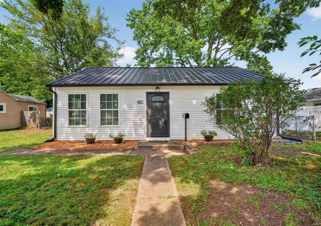 Photo 1 of Manufactured home for sale at 2517 Vance Ave, Fort Wayne, IN 46805 | MLS# 202637737 | Listing updated on 2026-09-20