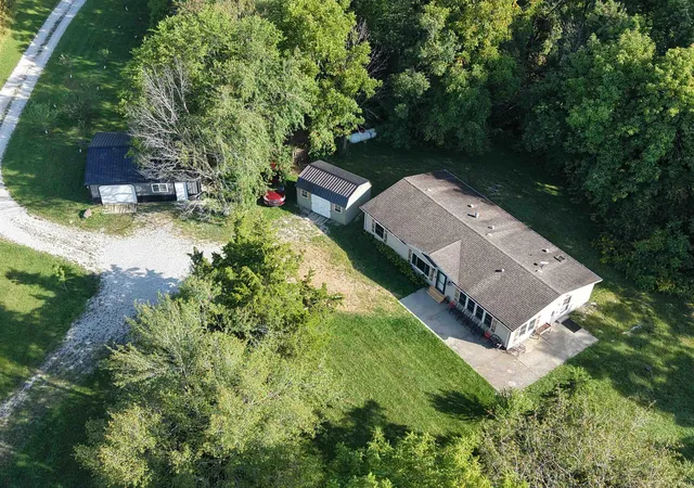 Photo 2 of Sale Pending at 6890 E County Rd 800 N, Bainbridge, IN 46105 | MLS# 202637745 | Listing updated on 2026-09-21
